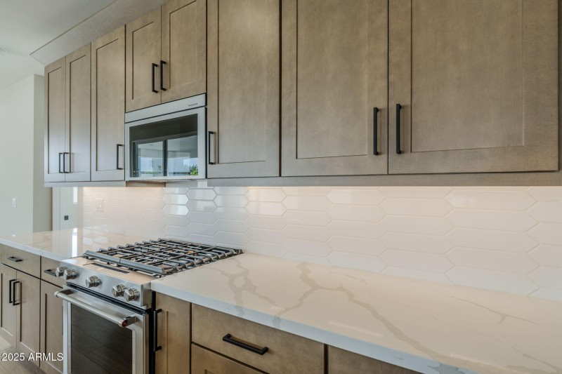 Kitchen W Ample Storage