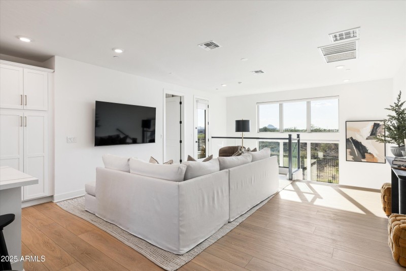 15-2121 W Sonoran Desert Dr apt 8, Phoen