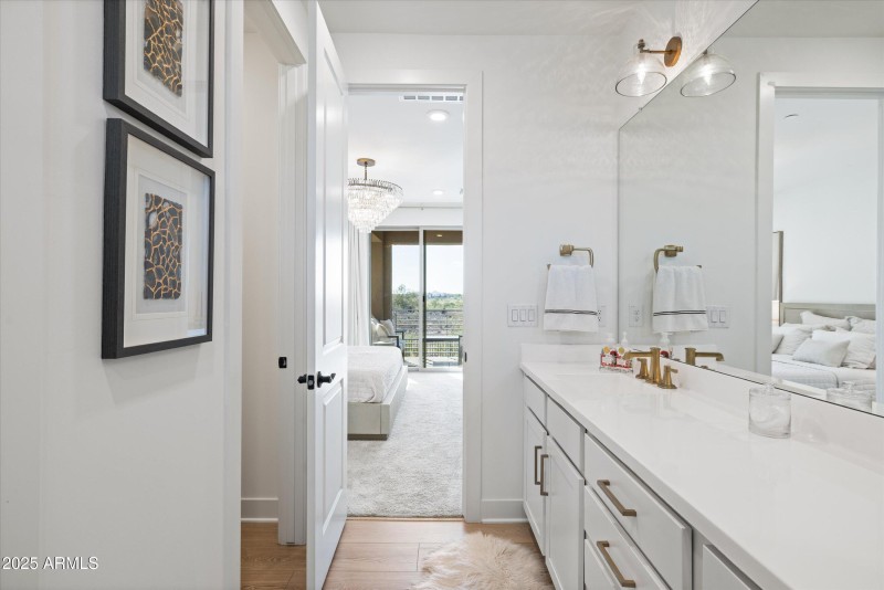 24-2121 W Sonoran Desert Dr apt 8, Phoen