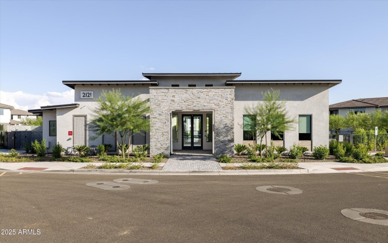 29-2121 W Sonoran Desert Dr apt 8, Phoen