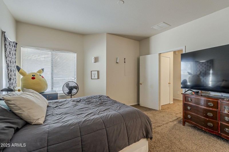 25-web-or-mls-6th Ave-25