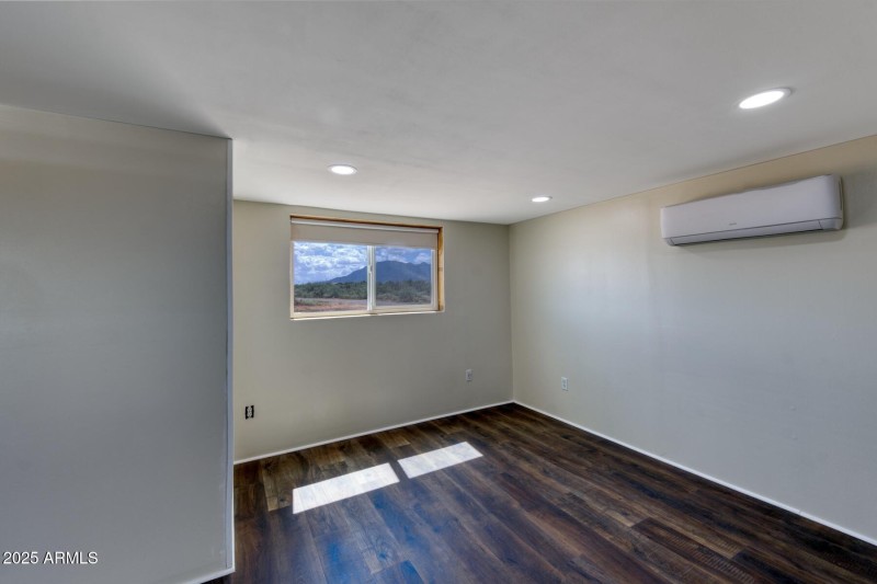 082093-8127 East Chippewa Street