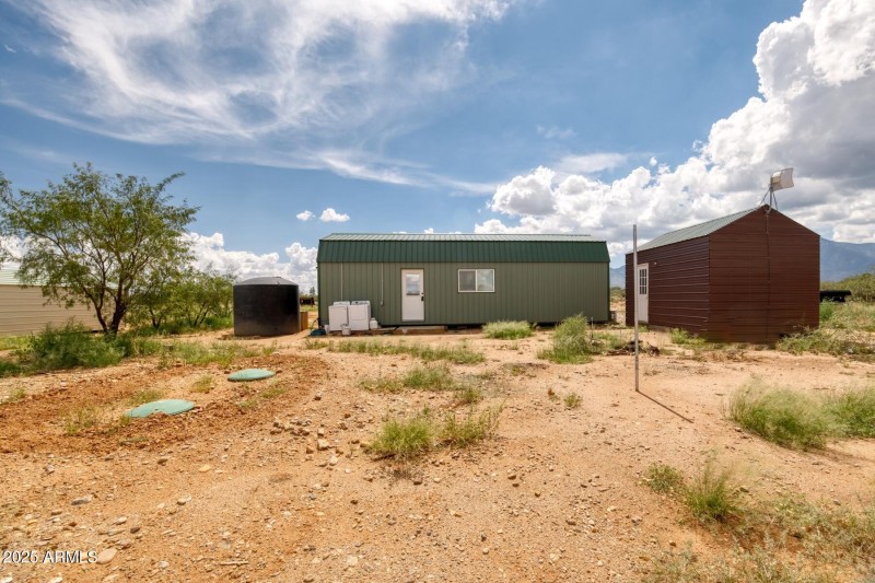 072143-8127 East Chippewa Street