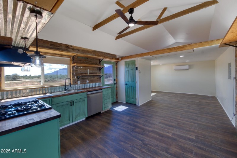 082118-8127 East Chippewa Street