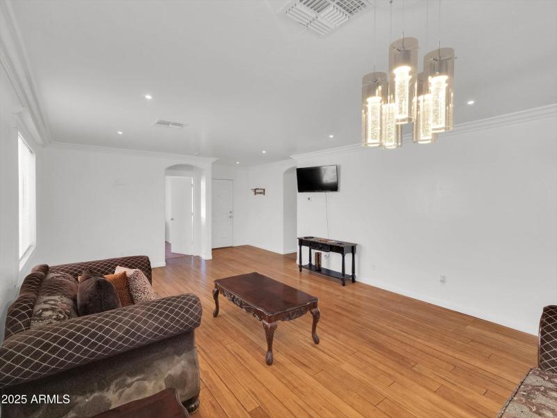 08-10911 W Meadowbrook Avenue-8