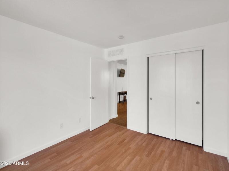 10-10911 W Meadowbrook Avenue-10