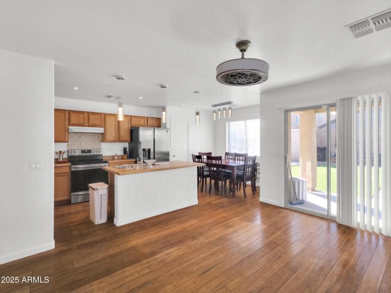 12-10911 W Meadowbrook Avenue-12