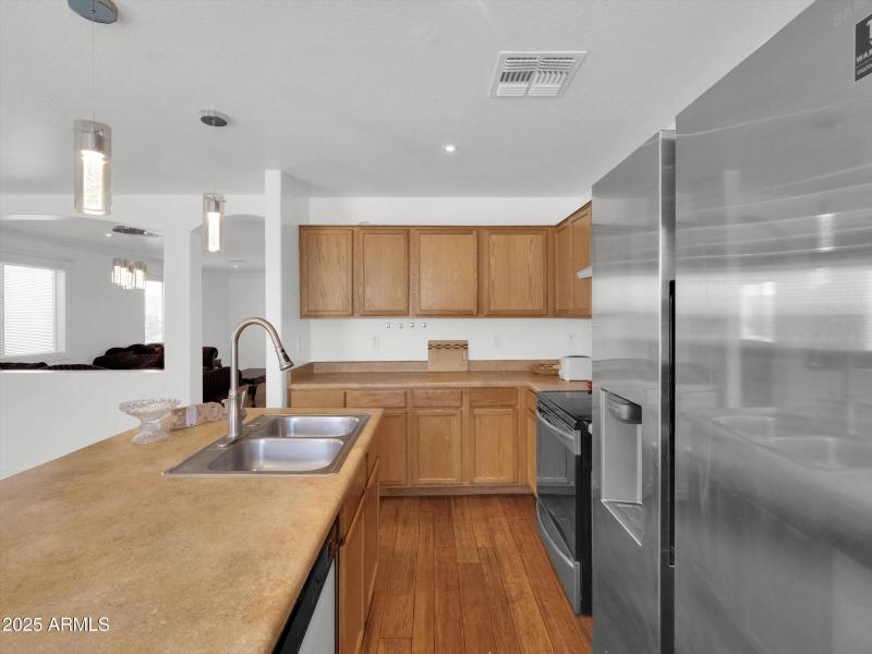 18-10911 W Meadowbrook Avenue-18