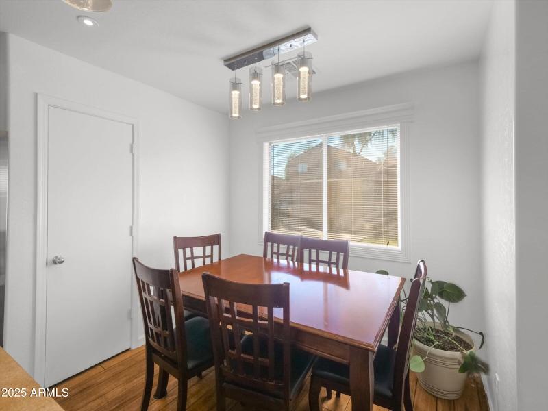 19-10911 W Meadowbrook Avenue-19