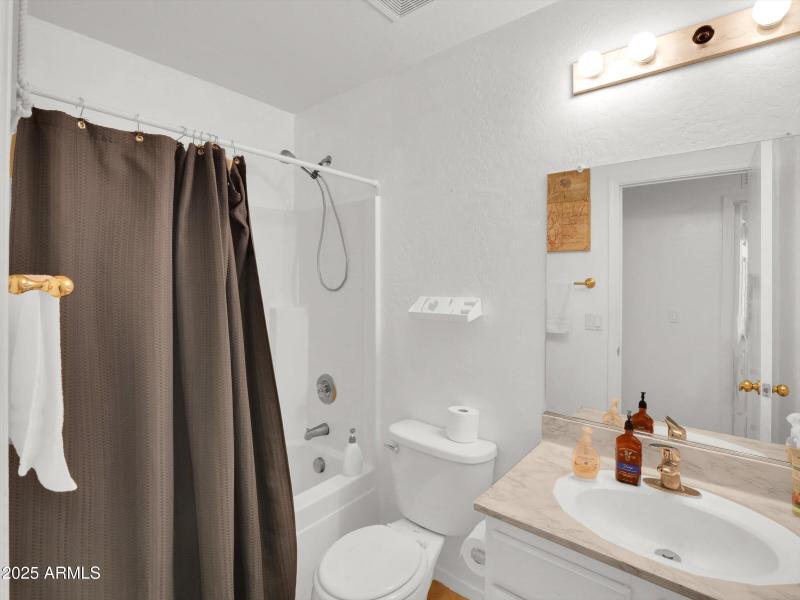 30-10911 W Meadowbrook Avenue-30