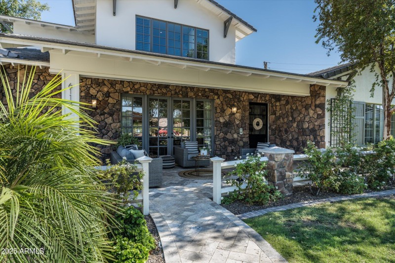 6113 E Calle Del Norte