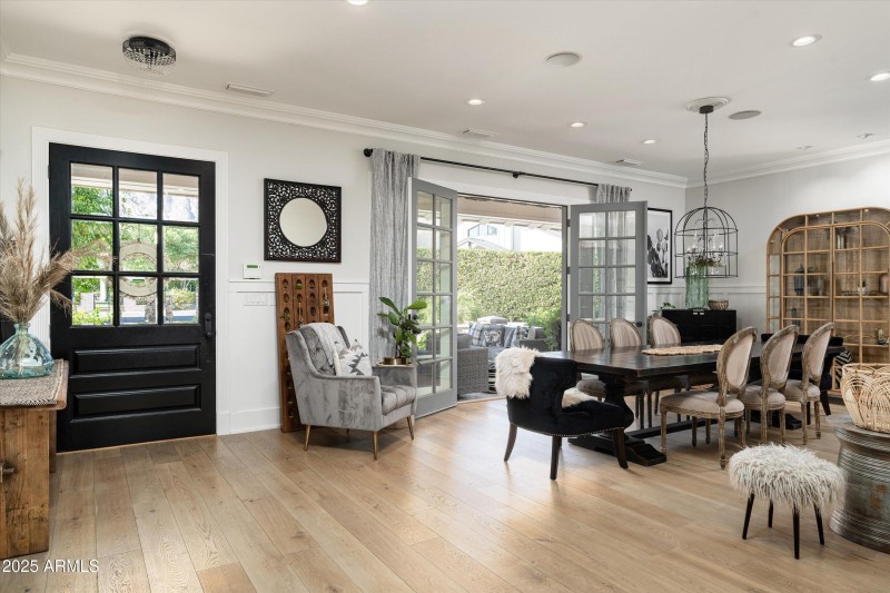 6113 E Calle Del Norte