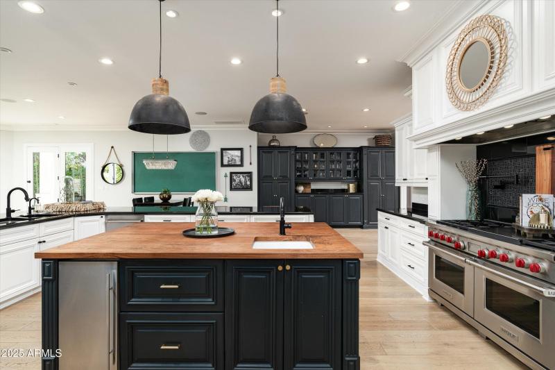 6113 E Calle Del Norte