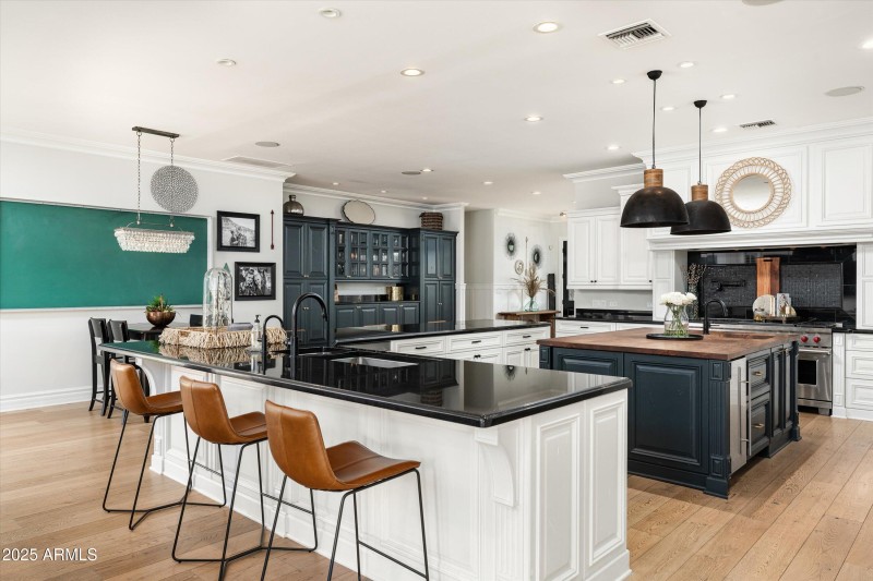 6113 E Calle Del Norte