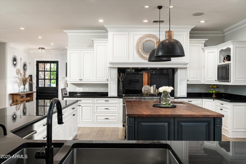 6113 E Calle Del Norte