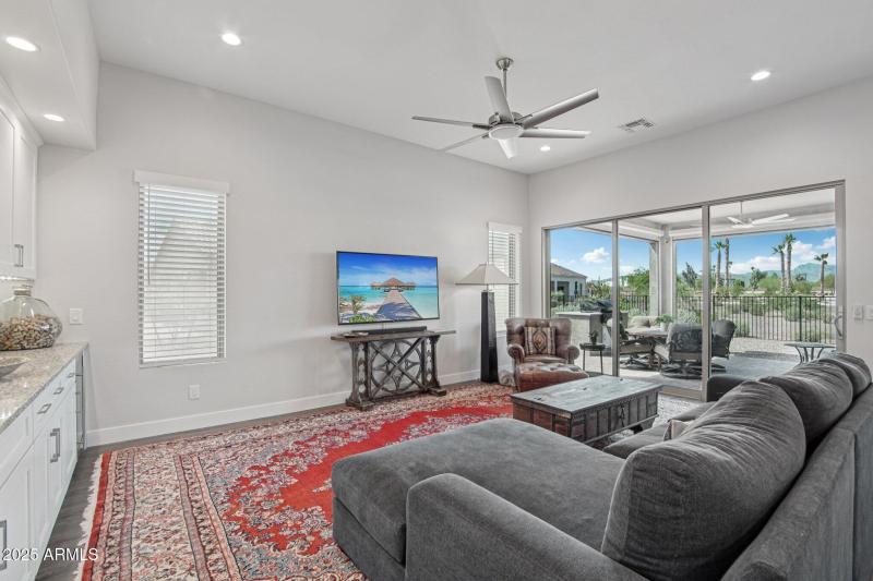 6-web-or-mls-W Fairmount Ave-S2809-005