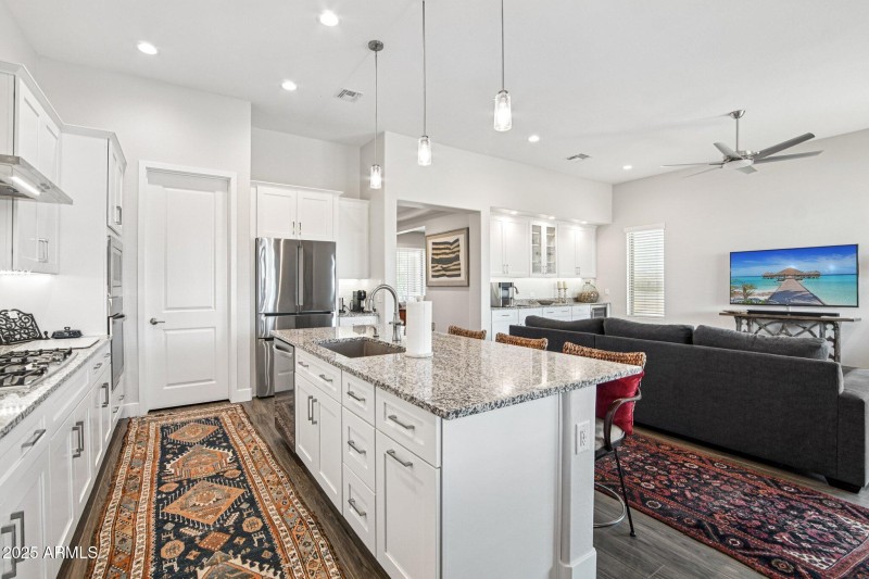 13-web-or-mls-W Fairmount Ave-S2809-012