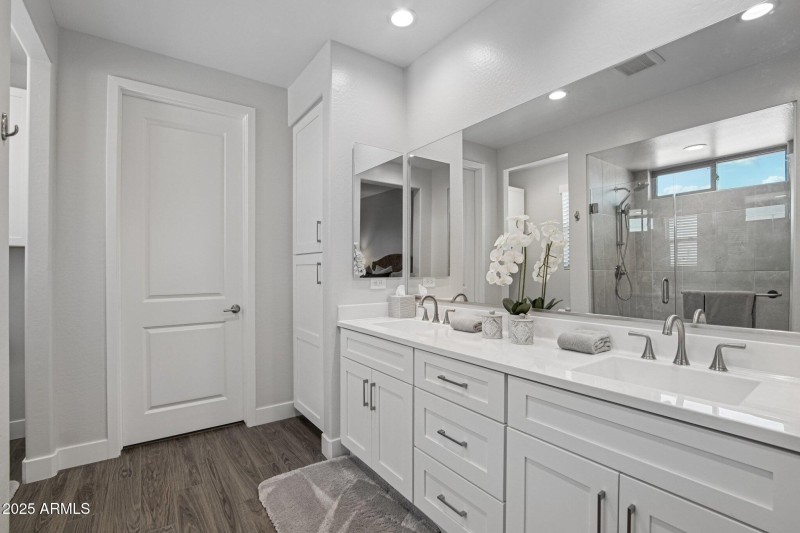 25-web-or-mls-W Fairmount Ave-S2809-024