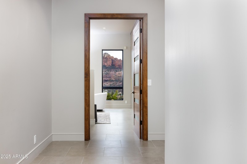 109 Summit Way Hallway