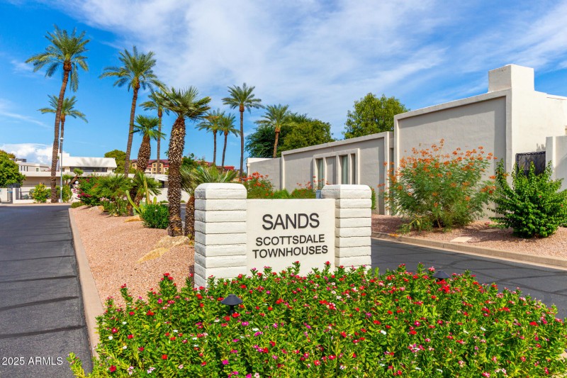 Signature Entry to ET Wright Homes