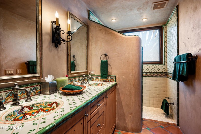 Guest en-suite II bath