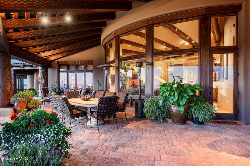 180 degree wrap around patio