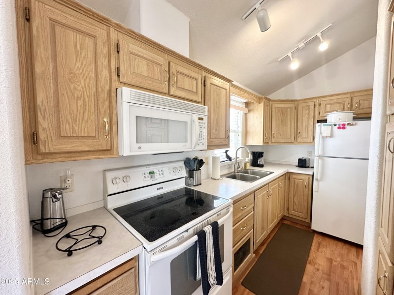 FULL SIZE SMOOTH TOP STOVE