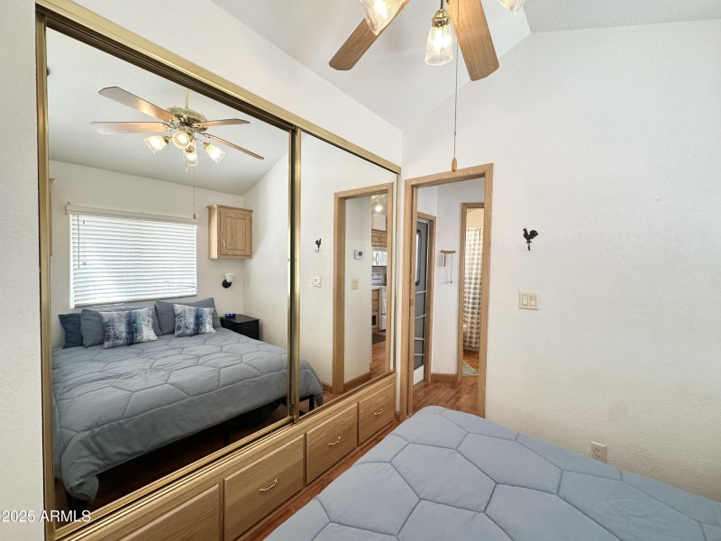 UNDER CLOSET STORAGE DRAWERS