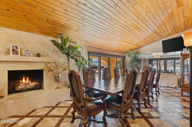 MAIN RESIDENCE - DINING-LIVING ROOM