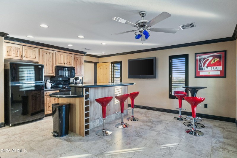 GARAGE APT. - DINING -KITCHEN