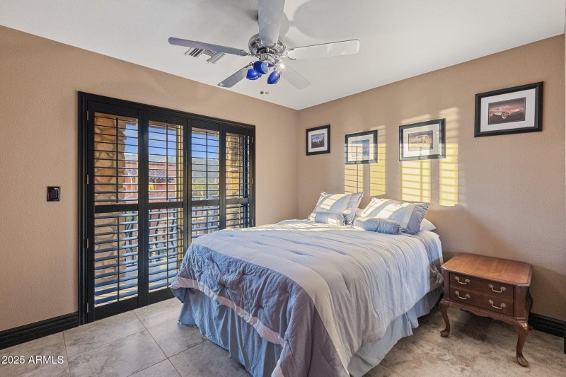 GARAGE APT. - MASTER BR (1)