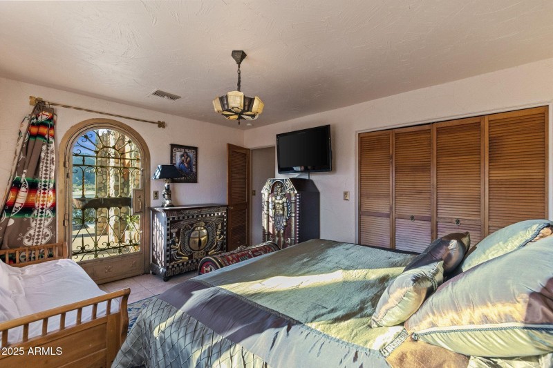 GUEST HOUSE - MASTER BR (1)