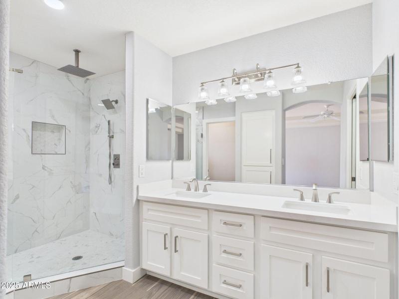 14-web-or-mls-CAM03379G0-PR0149-STILL012