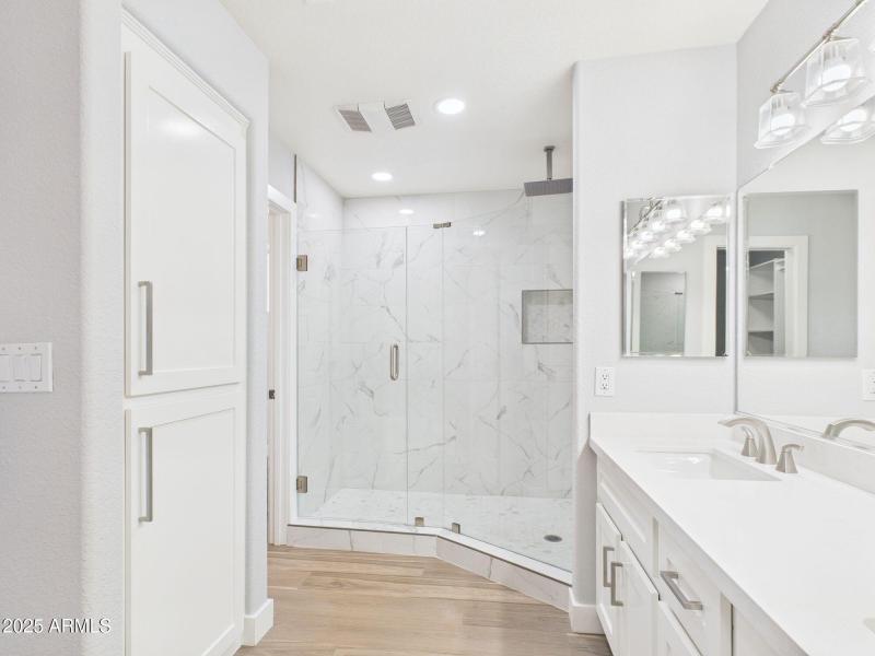 15-web-or-mls-CAM03379G0-PR0149-STILL013