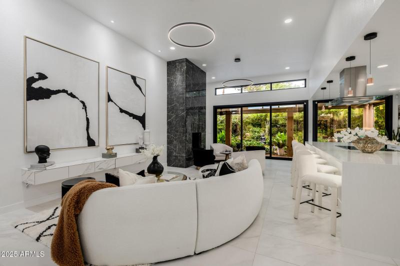 Grand Wall for Art or Big Screen TV