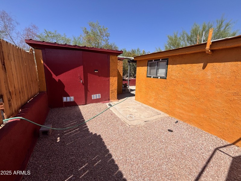 851 N Washington Side Yard