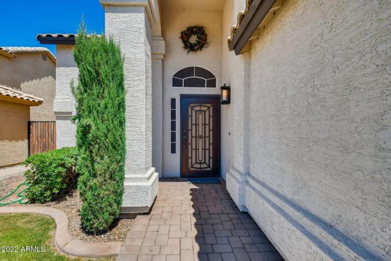 689 S Dodge Street Exterior Front Entry