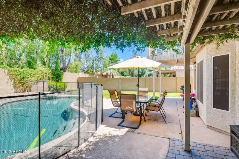 689 S Dodge Street Exterior Pool