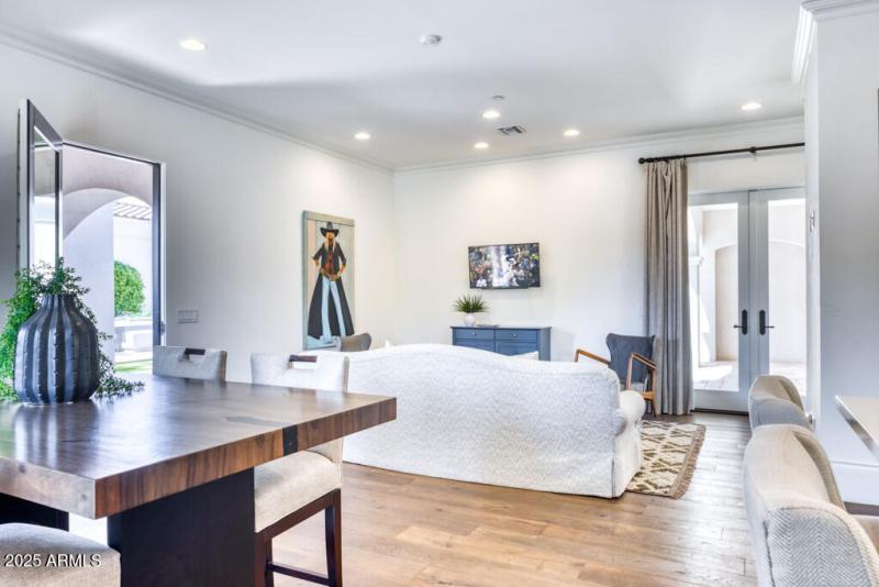 Guest House Living Rm