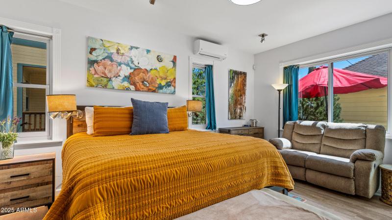 303 W Juniper Ave-95