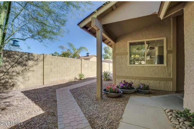 Kitchen front & N.side