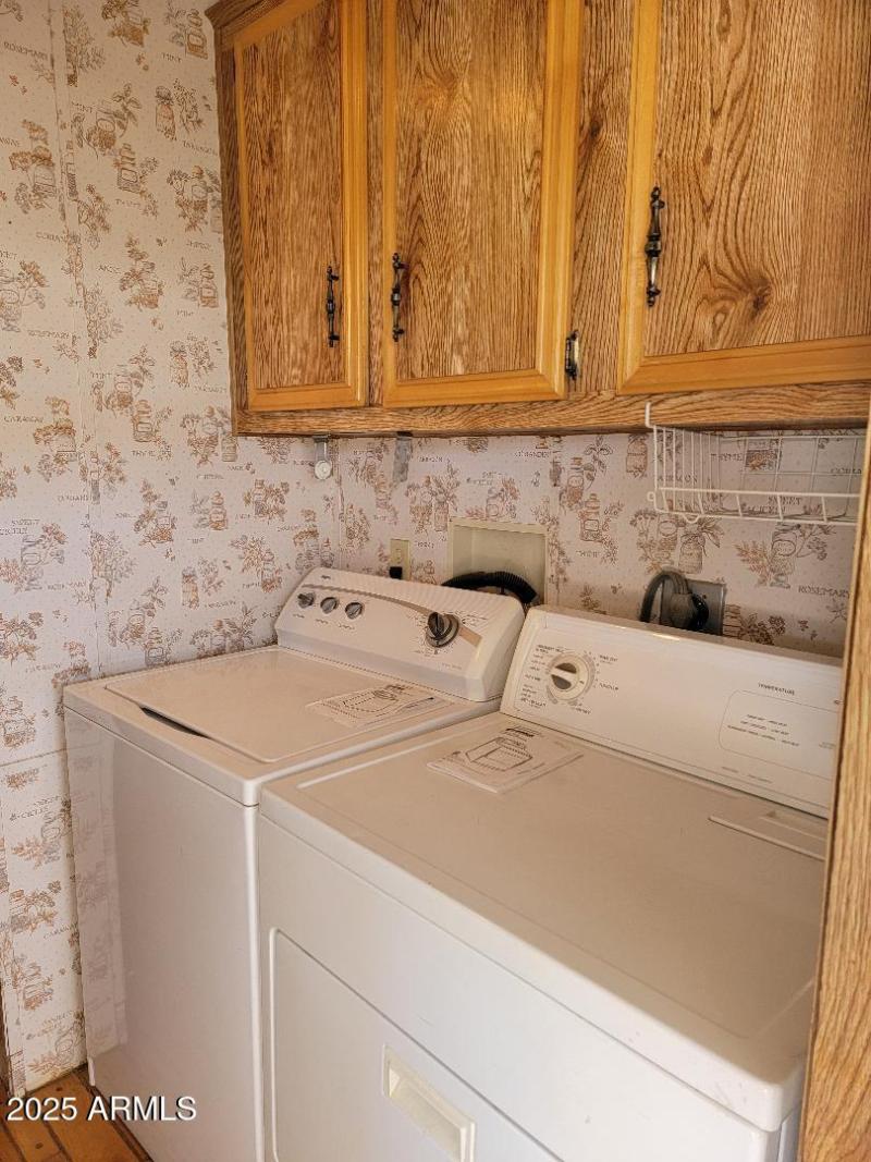 3927 Colo Laundry room