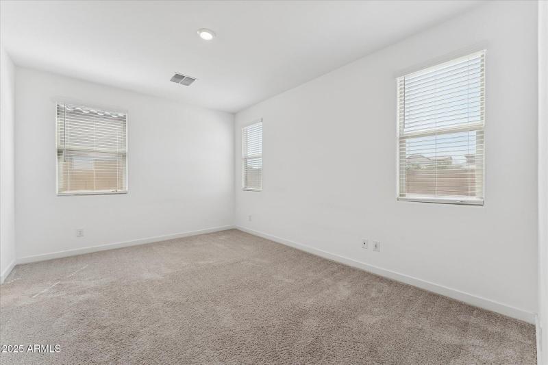 09-009-primary-bedroom