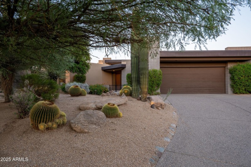 005_Front Driveway Entrance