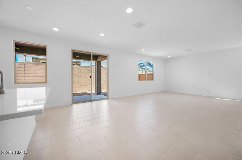 hj-az-phoenix-asante-vista-ellington-lot