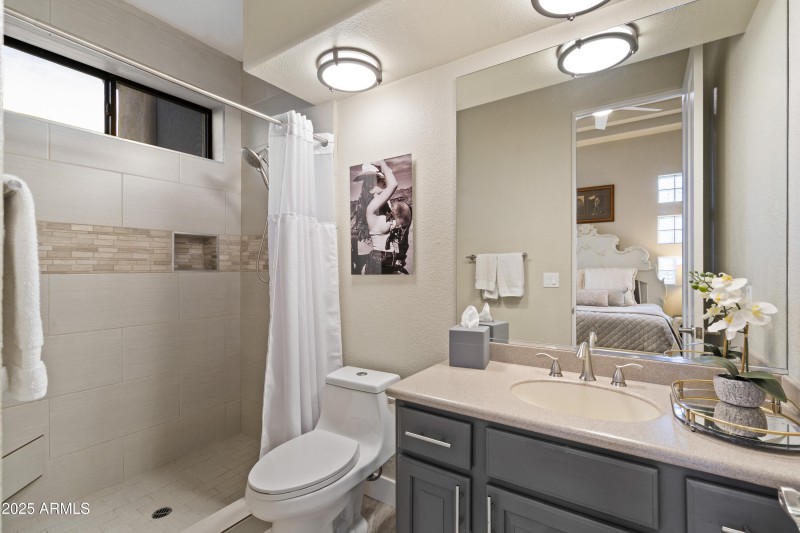 Bedroom 5 ensuite