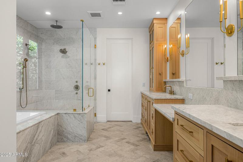 23primary bathroom_closet closed