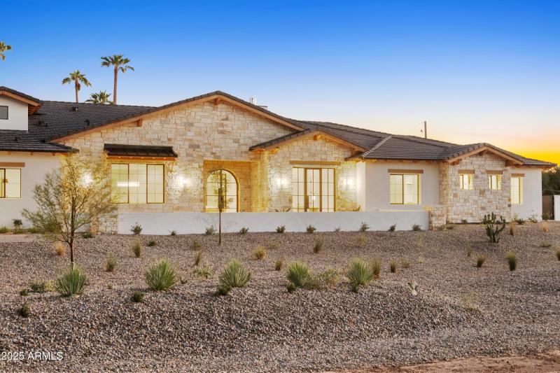 TWILIGHT STREET VIEW