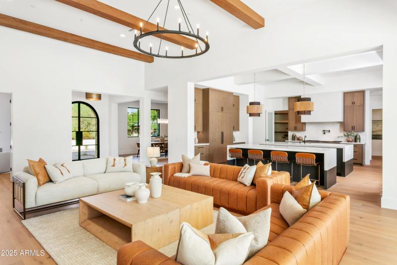 GREAT ROOM TO KITCHEN