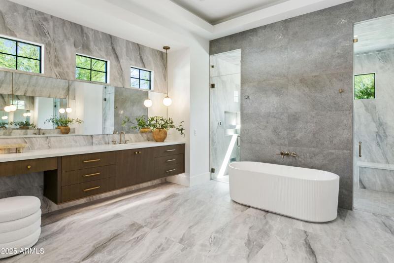 EXPANSIVE MASTER BATHROOM